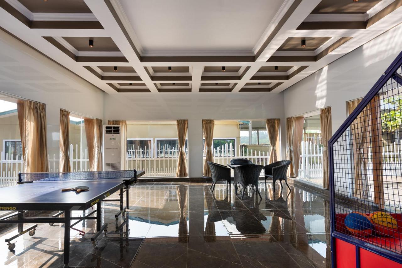Paramount Riverfront Resort & Spa, カルジャット エクステリア 写真