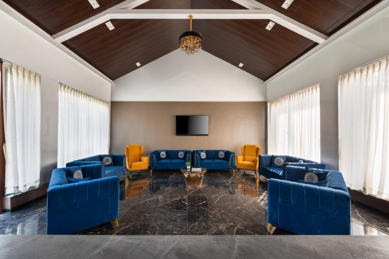 Paramount Riverfront Resort & Spa, カルジャット エクステリア 写真