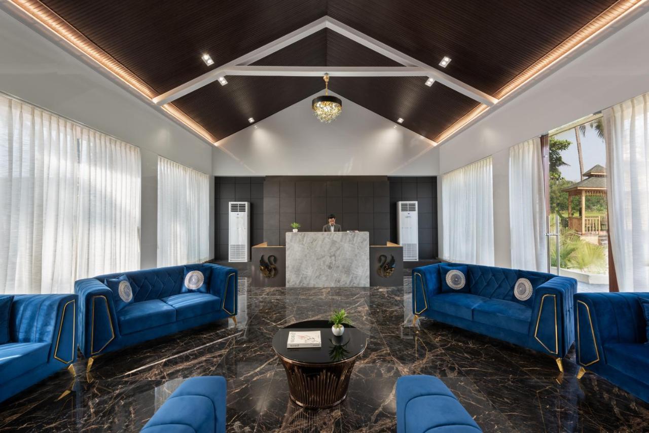 Paramount Riverfront Resort & Spa, カルジャット エクステリア 写真