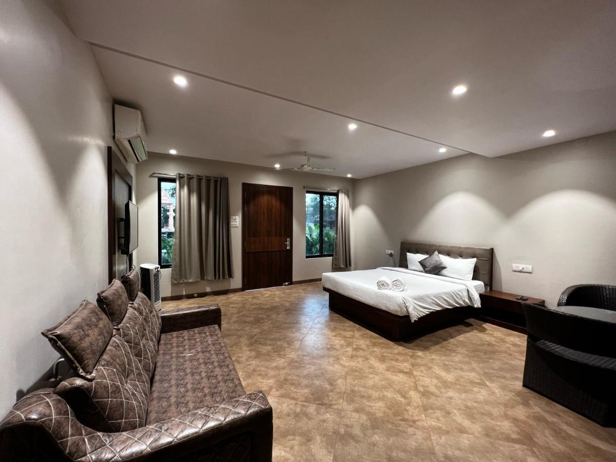 Paramount Riverfront Resort & Spa, カルジャット エクステリア 写真