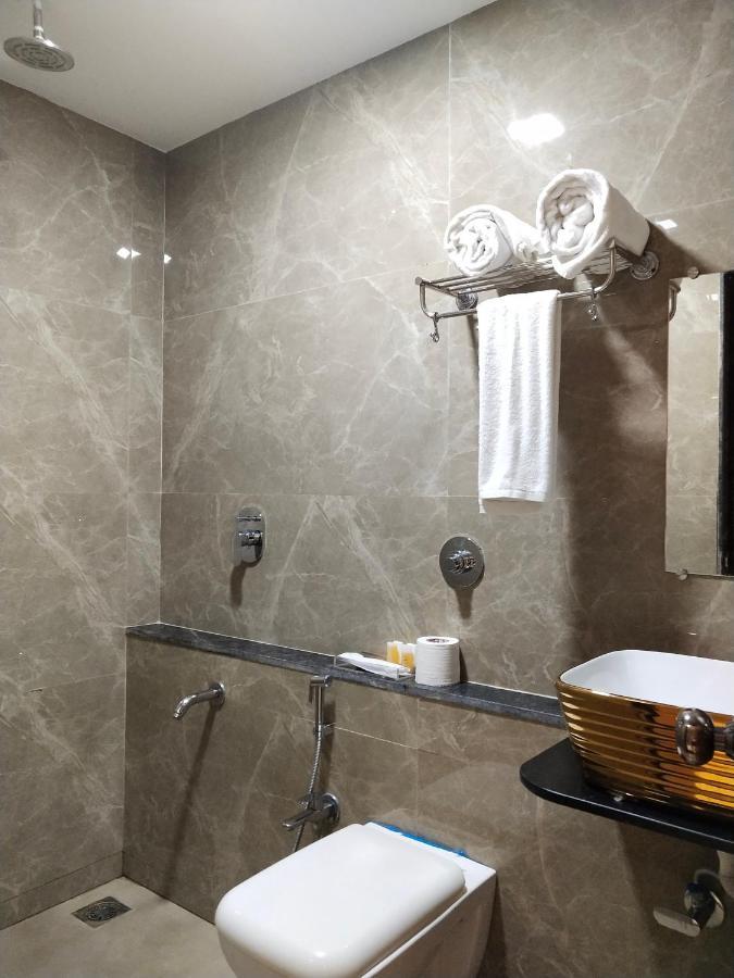 Paramount Riverfront Resort & Spa, カルジャット エクステリア 写真